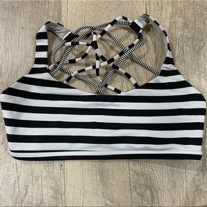 Brand: Lululemon
Size: 6 
Color: black and white